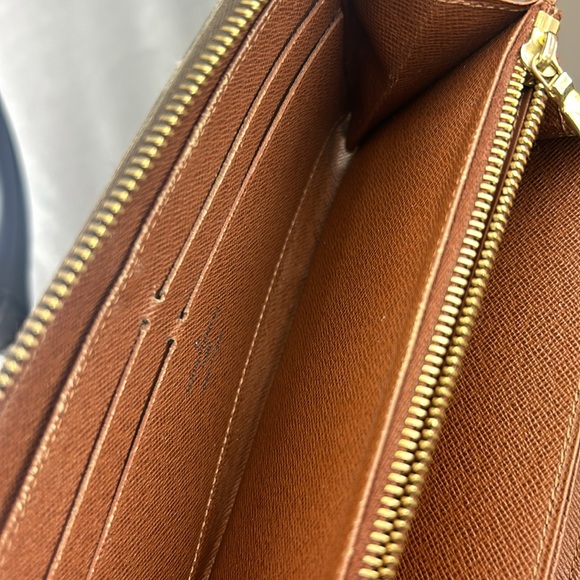 Authentic LOUIS VUITTON Genuine Leather Brown Zippy Wallet - Picture 7 of 15